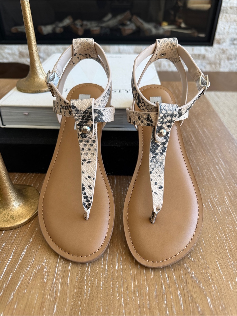 Steve Madden Hidden Natural Snake T-Strap Sandals 7.5 - Picture 2 of 7
